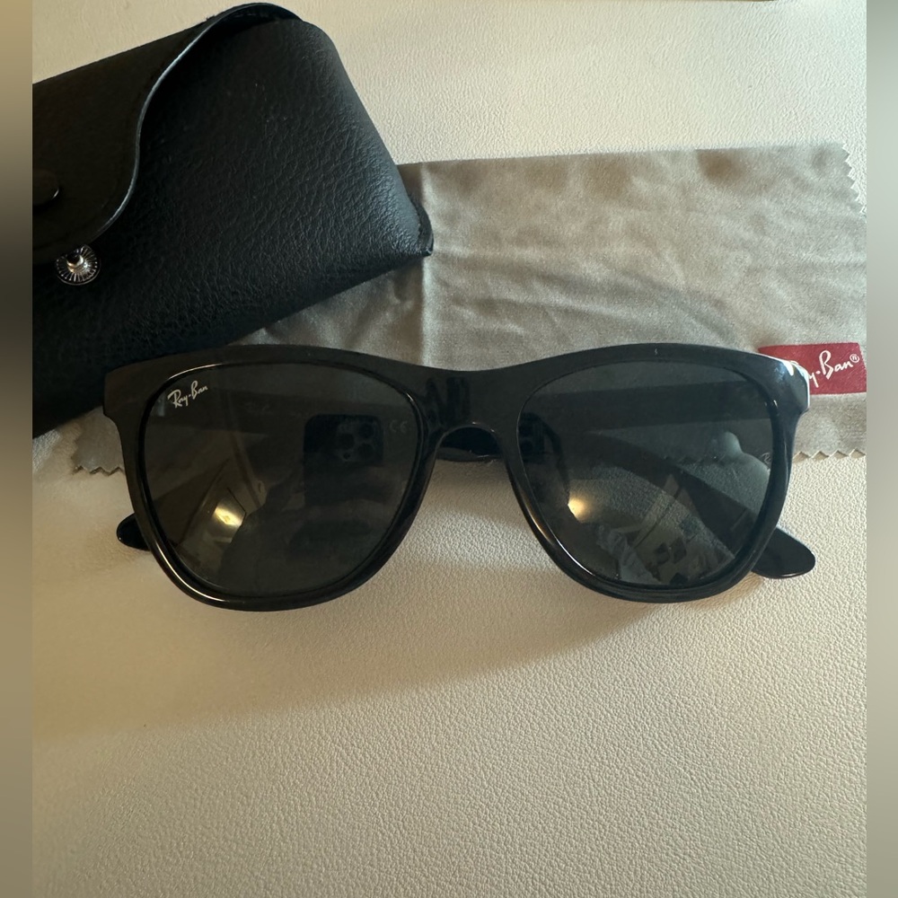 RayBan Wayfarer RB4184 Sunglasses